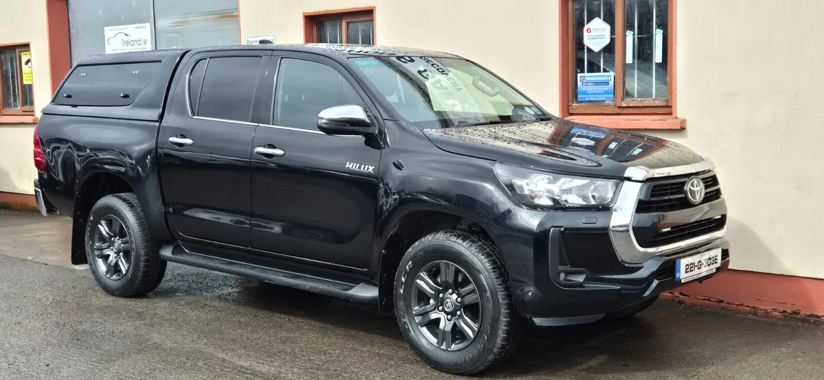 Toyota Hilux SR5 2022 Manual 2.8 Price Plus Vat - Image 3