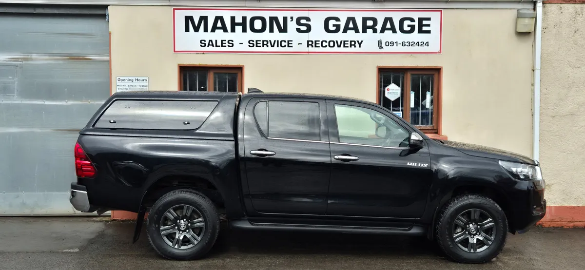 Toyota Hilux SR5 2022 Manual 2.8 Price Plus Vat - Image 2