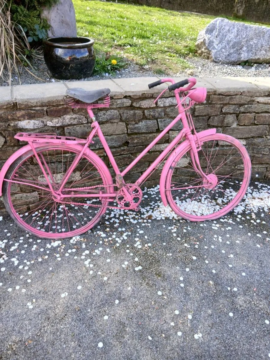 Old High Nelly bicycle - Image 1