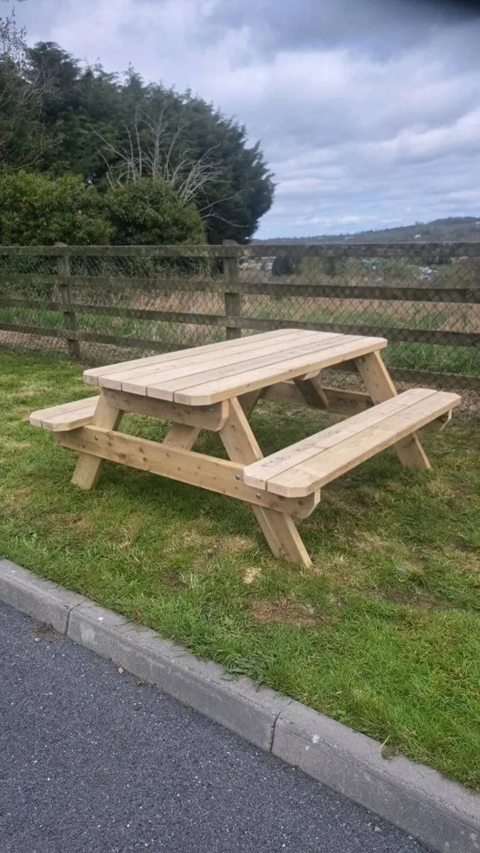 Picnic tables 6.5ft - Image 1