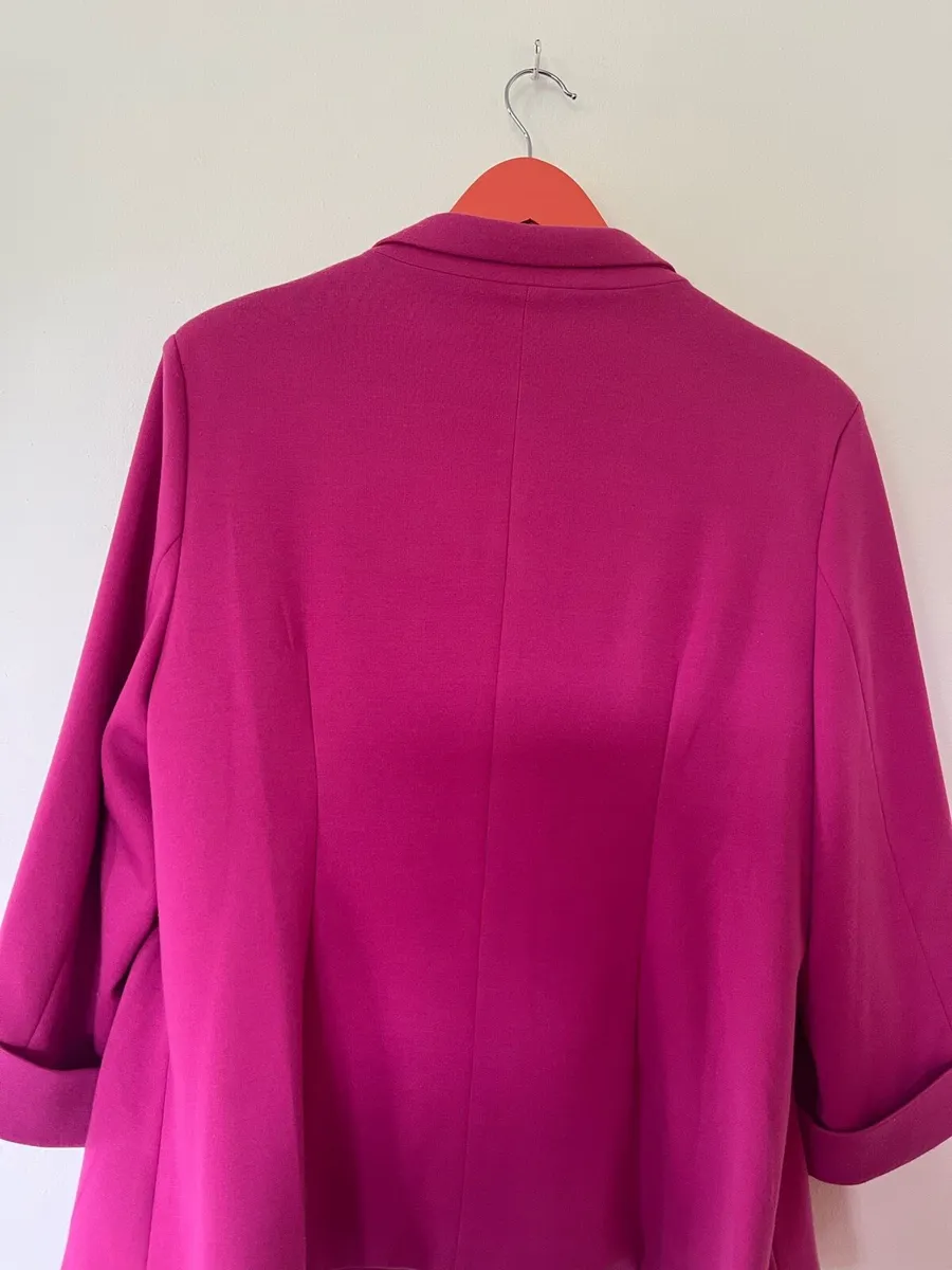 Cerise ladies jacket size 20 - Image 2