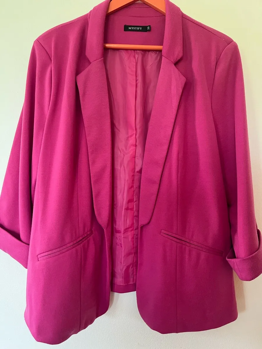 Cerise ladies jacket size 20 - Image 1