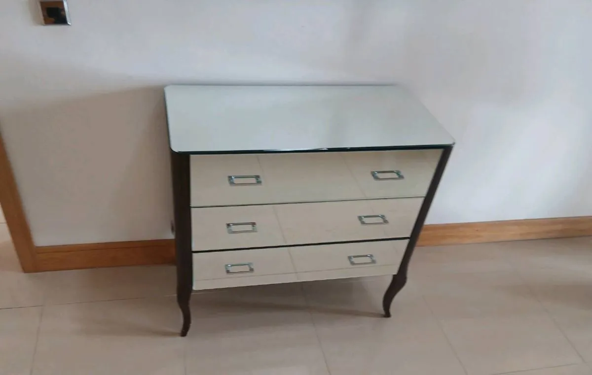 Laura Ashley Mirrored Chest of Drawers. - Image 1