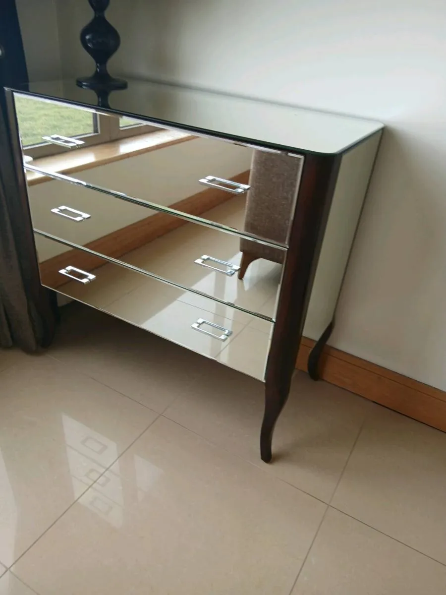Laura Ashley Mirrored Chest of Drawers. - Image 3