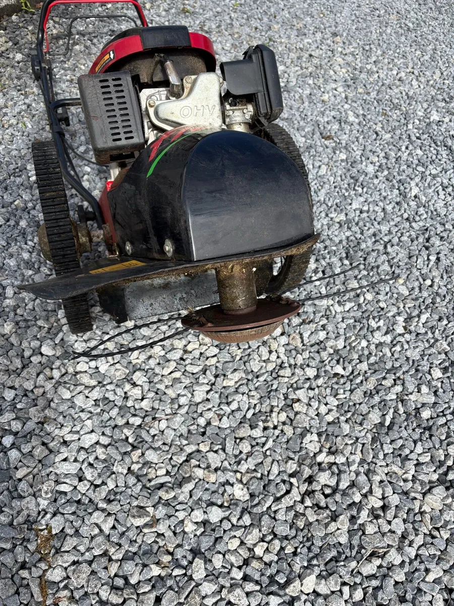 Wheeled brush cutter/strimmer - Image 1