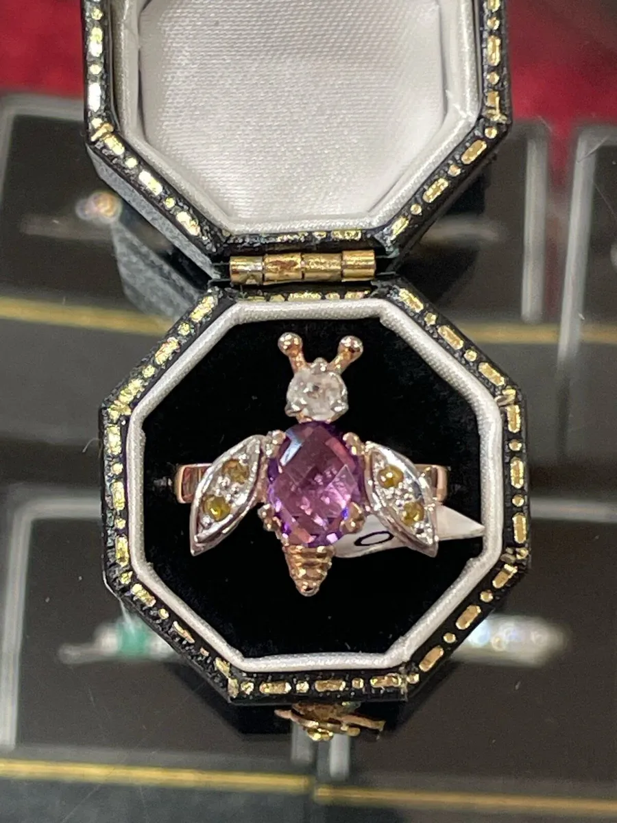9k rose gold ring with amethyst and diamonds. - Image 1
