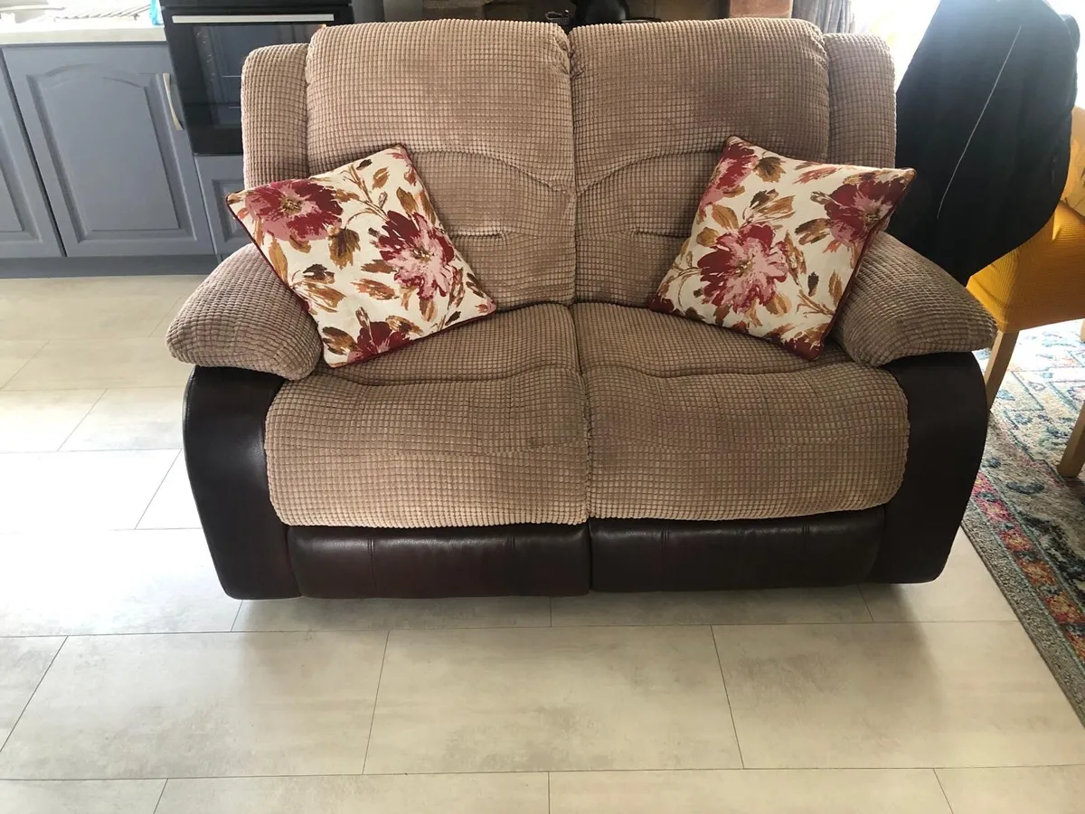 2 seater couch - Image 1