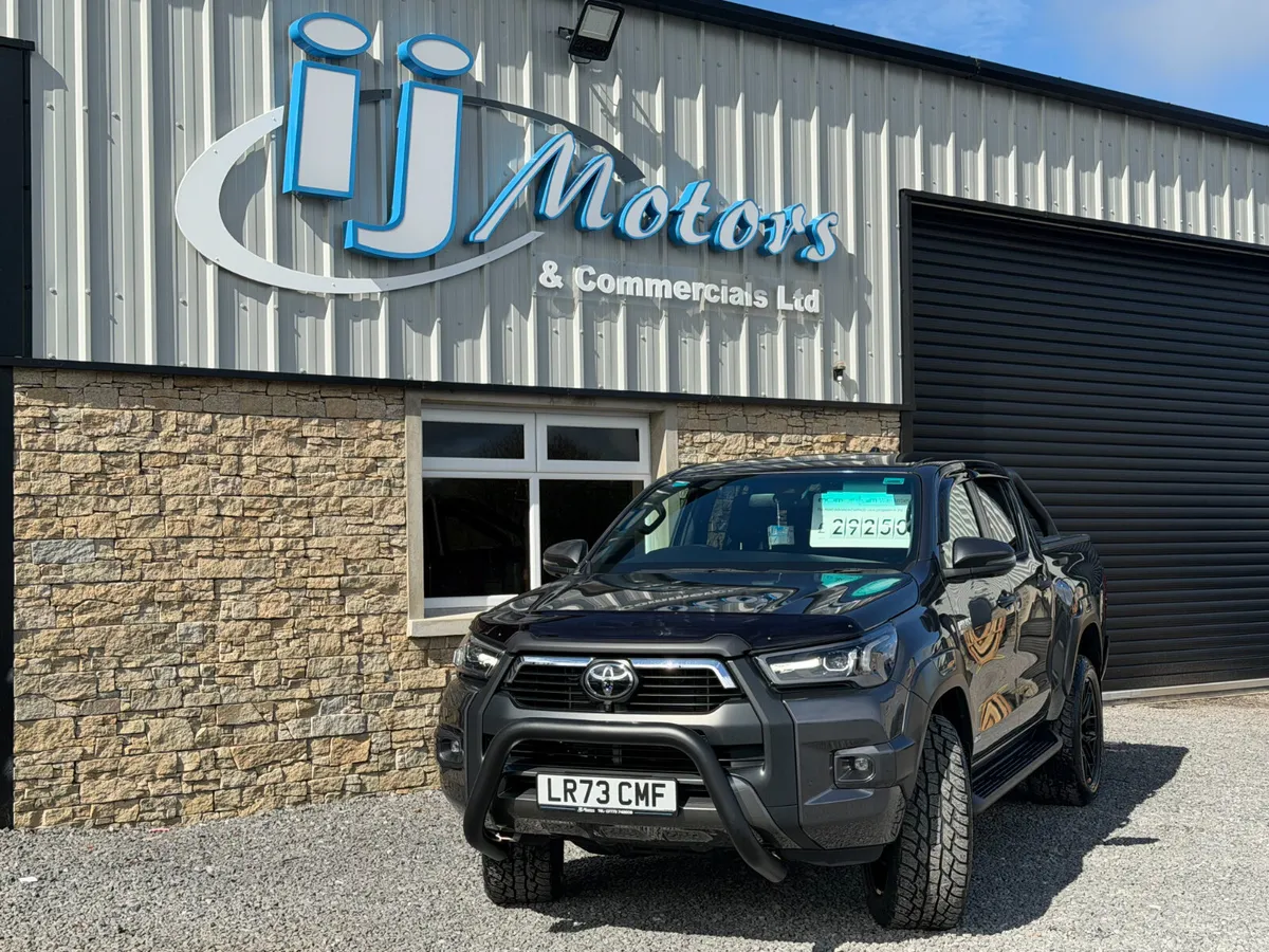 '23 TOYOTA HILUX 2.8 D-4D INVINCIBLE X - Image 3