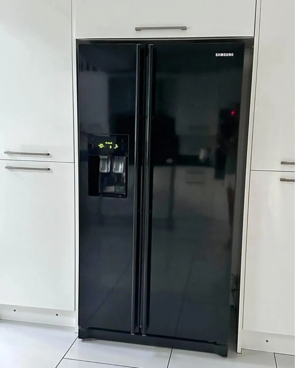 Samsung American Style Fridge Freezer - Image 1