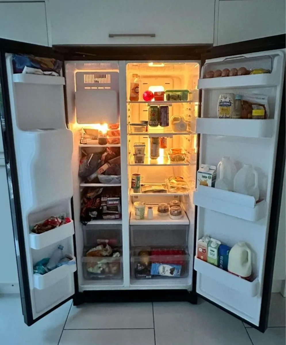 Samsung American Style Fridge Freezer - Image 2