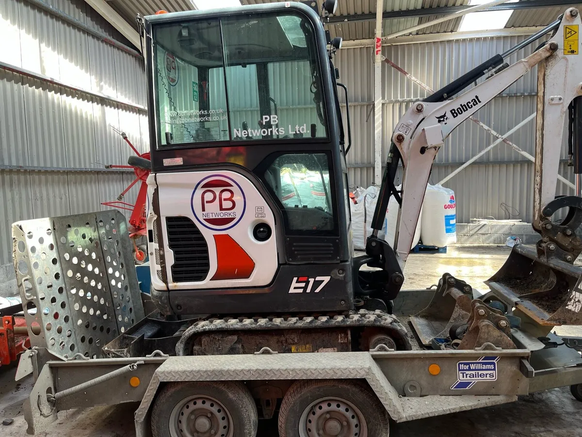 Mini digger - Image 1