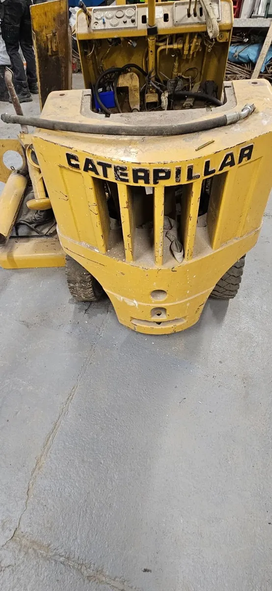 Caterpillar forklift - Image 2