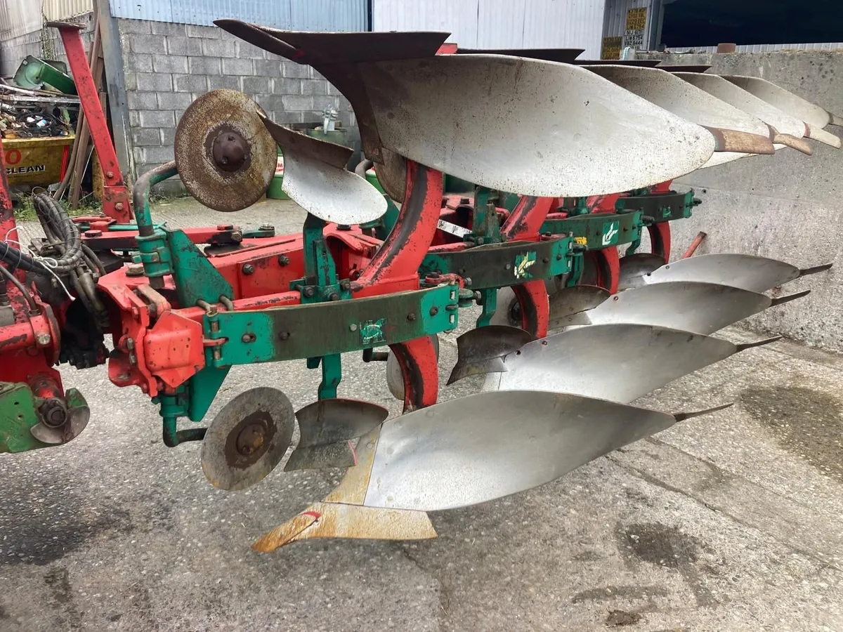Kv plough 4 Furrow - Image 1