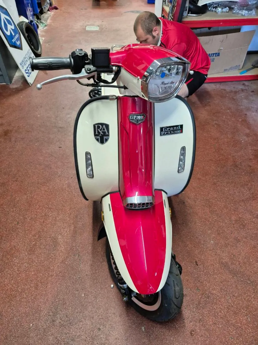 Vespa and Royal alloy 125 available - Image 1
