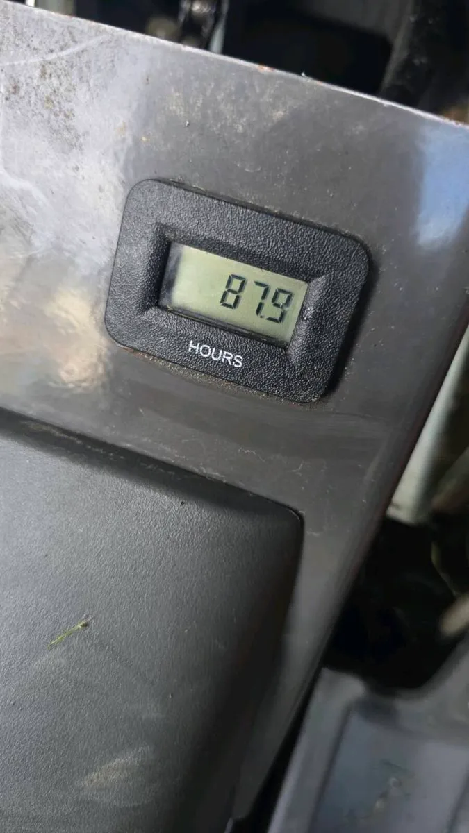 Husqvarna R318 Rider Collector - Image 2