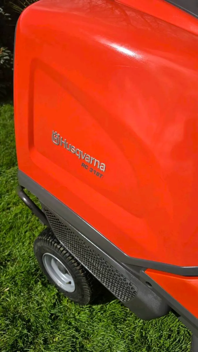 Husqvarna R318 Rider Collector - Image 3