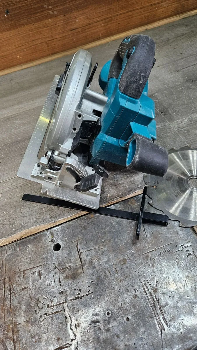 Makita Circular saw 18v - Image 4
