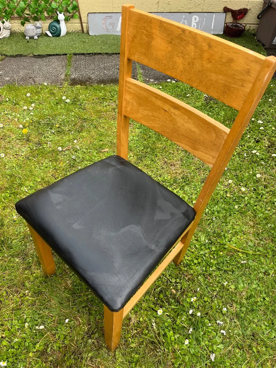 Table and four chairs - Image 3