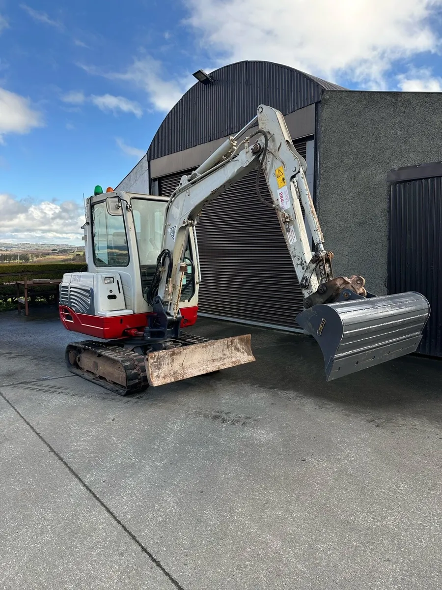 Takeuchi digger - Image 1