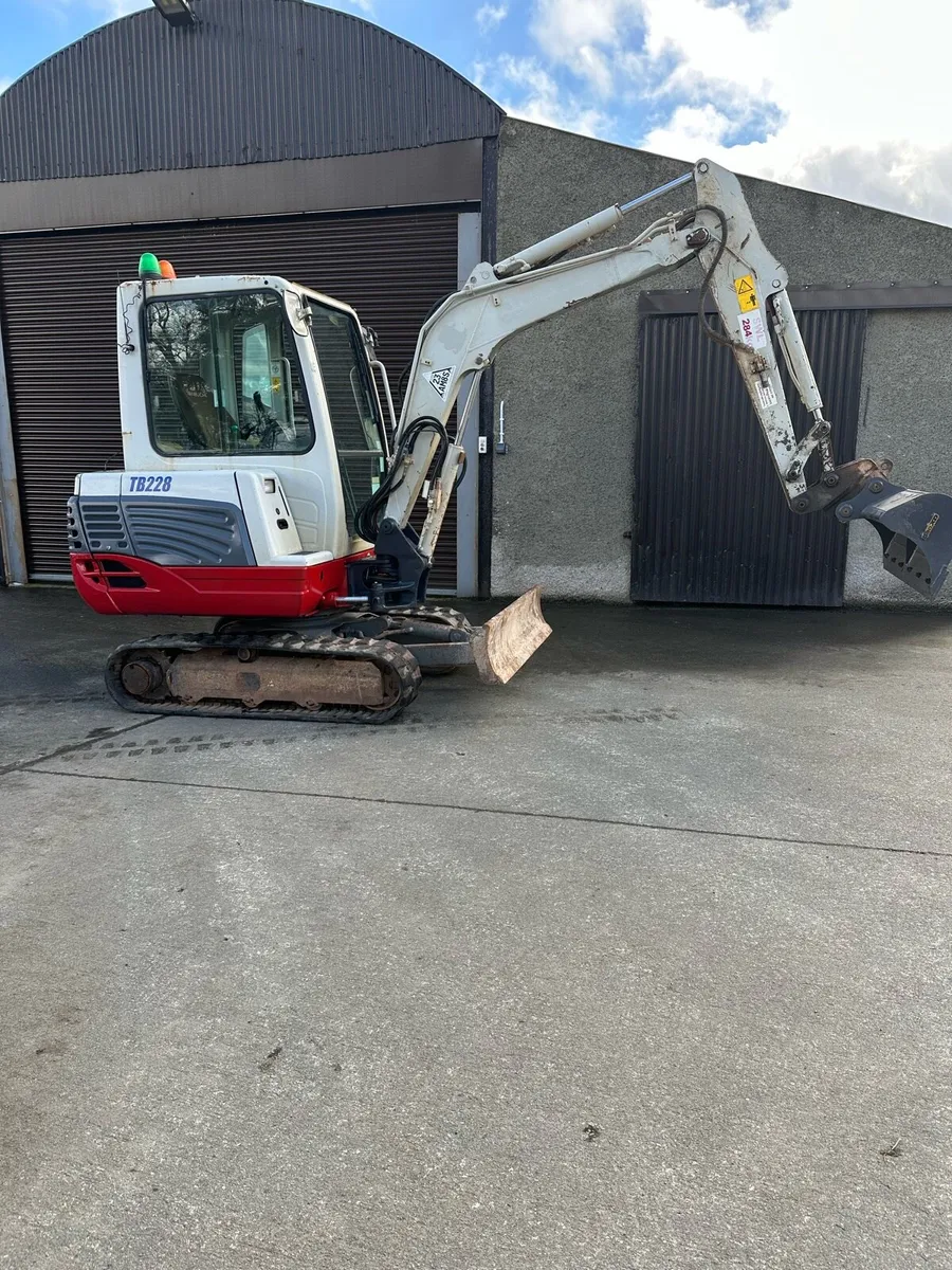 Takeuchi digger - Image 2