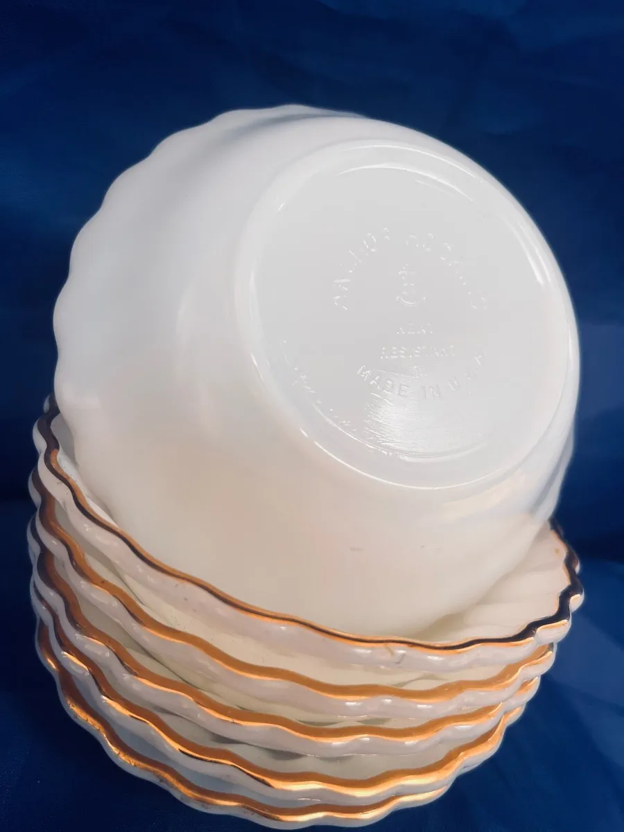 Milk glass bowls - Image 2