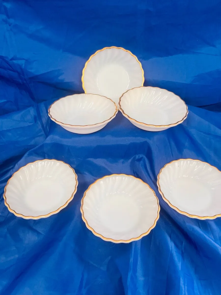Milk glass bowls - Image 3