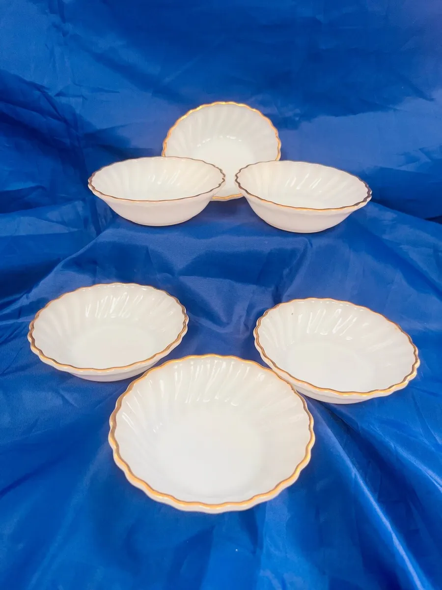 Milk glass bowls - Image 1