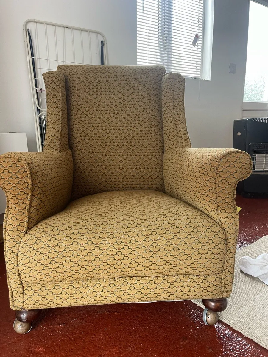 Vintage queen Ann arm chair in VGC - Image 3