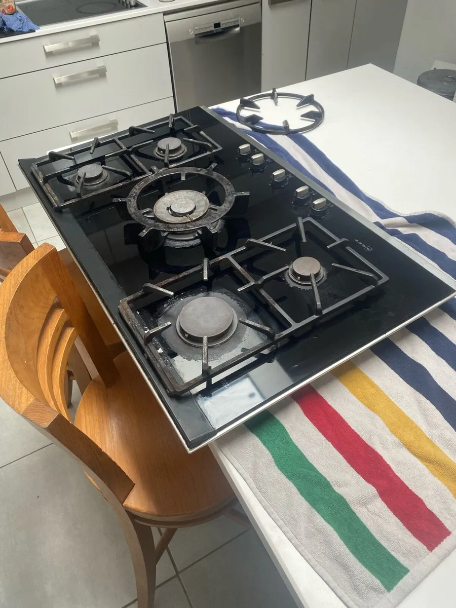NEFF gas hob - Image 3