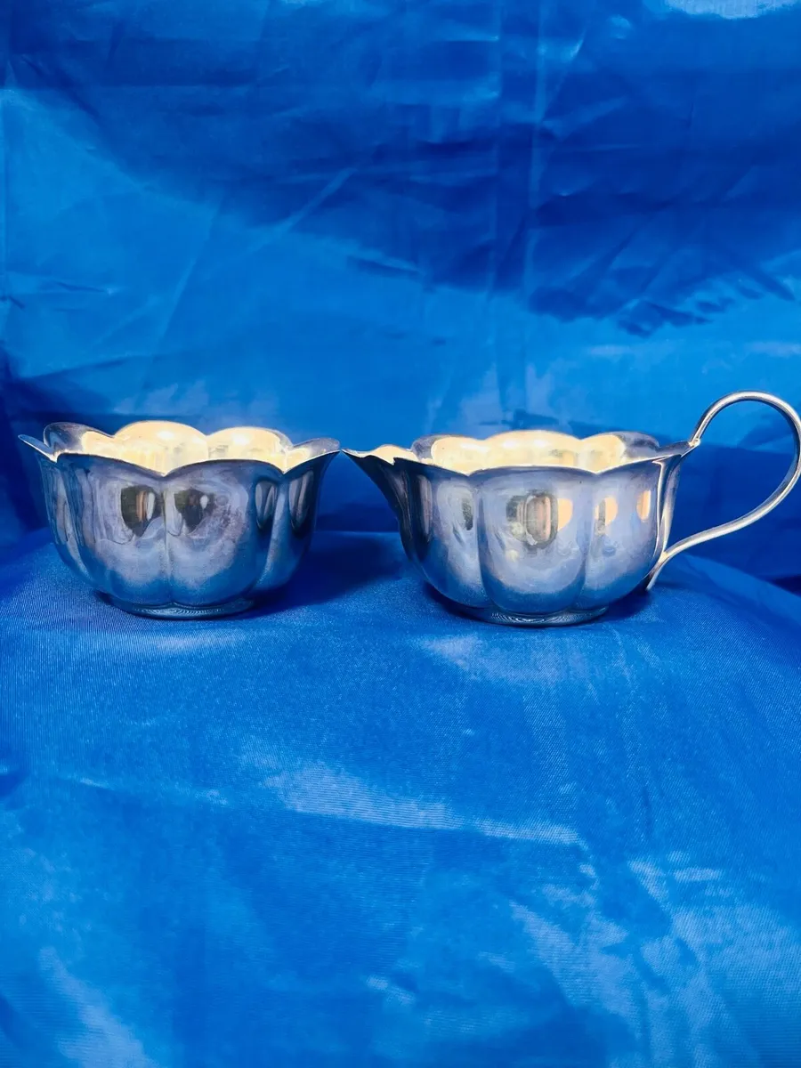 Silver plate jug and sugar bowl - Image 4