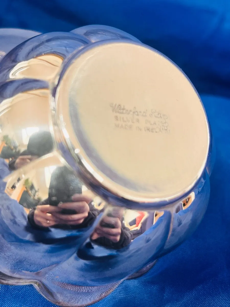 Silver plate jug and sugar bowl - Image 2