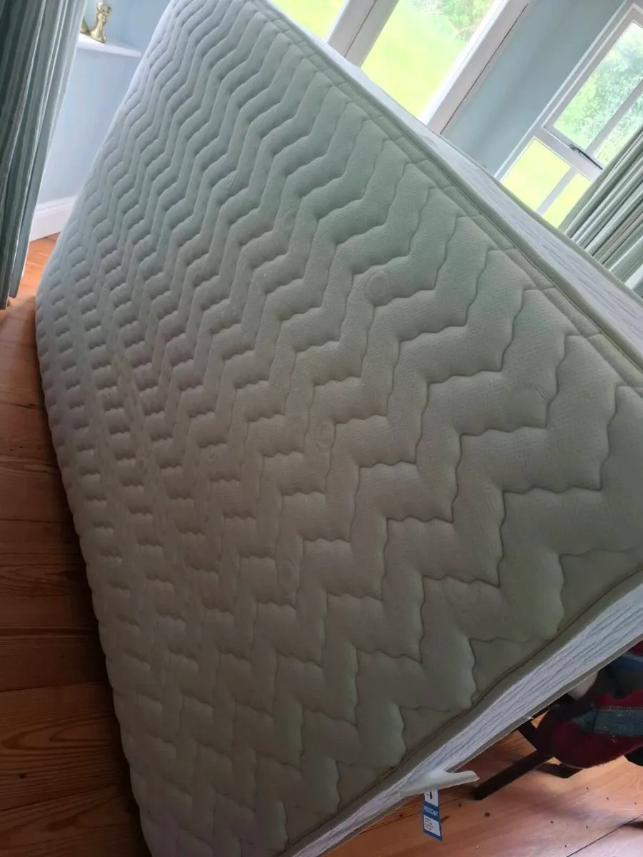 4' Mattress rarely used - Image 1