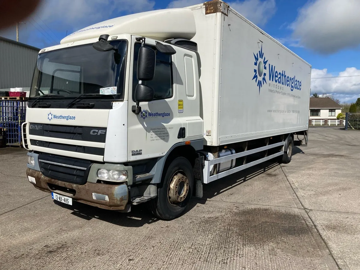 2012 Daf 18 Ton sleeper cab box lorry - Image 2
