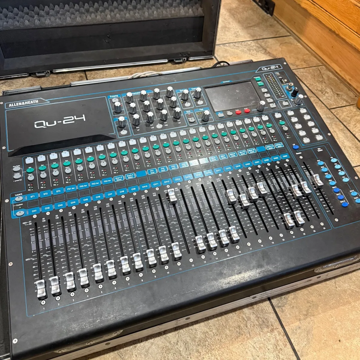 Allen & Heath QU24 - Image 4