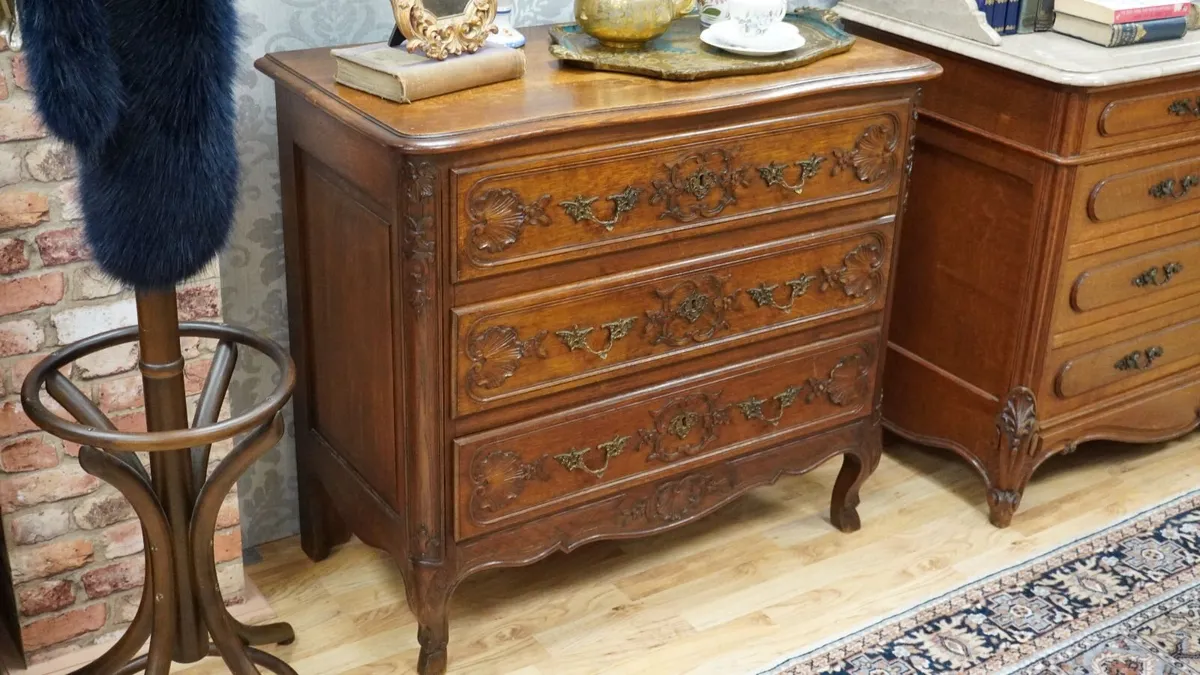 Antique French Oak Commode/Chest of Drawers - Image 2