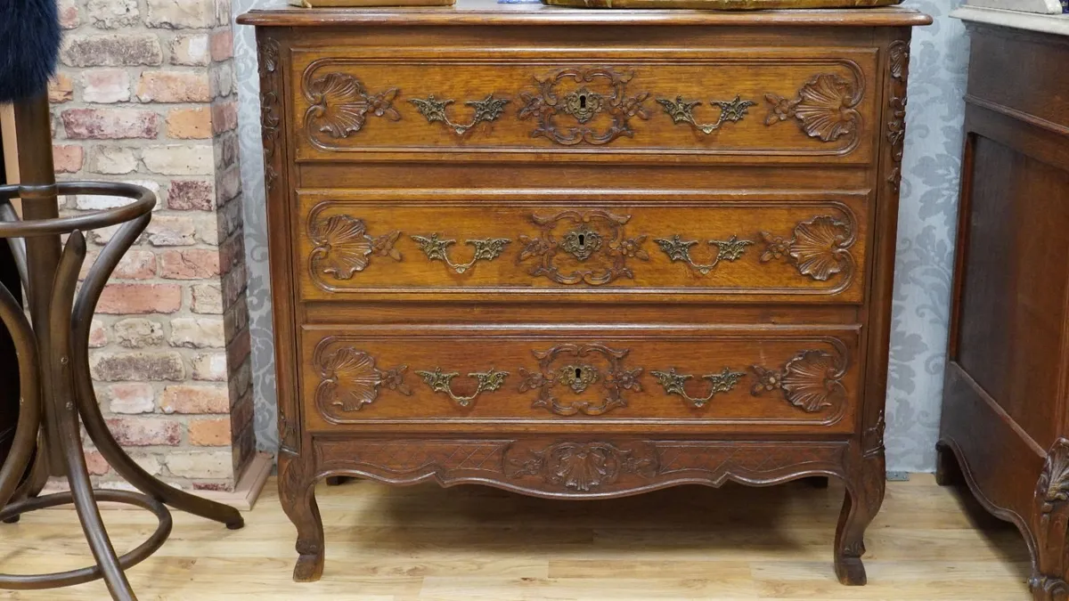 Antique French Oak Commode/Chest of Drawers - Image 4