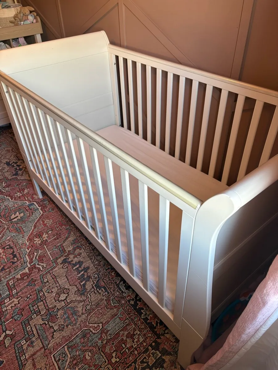 Mamas & Papas Mia Sleigh Cot Bed – White/Ivory - Image 1
