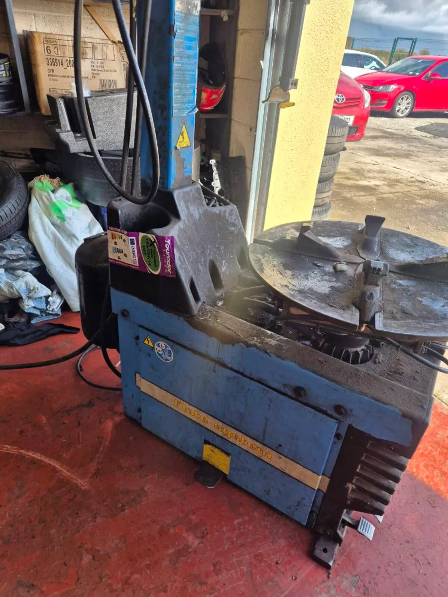 Tyre machine - Image 1