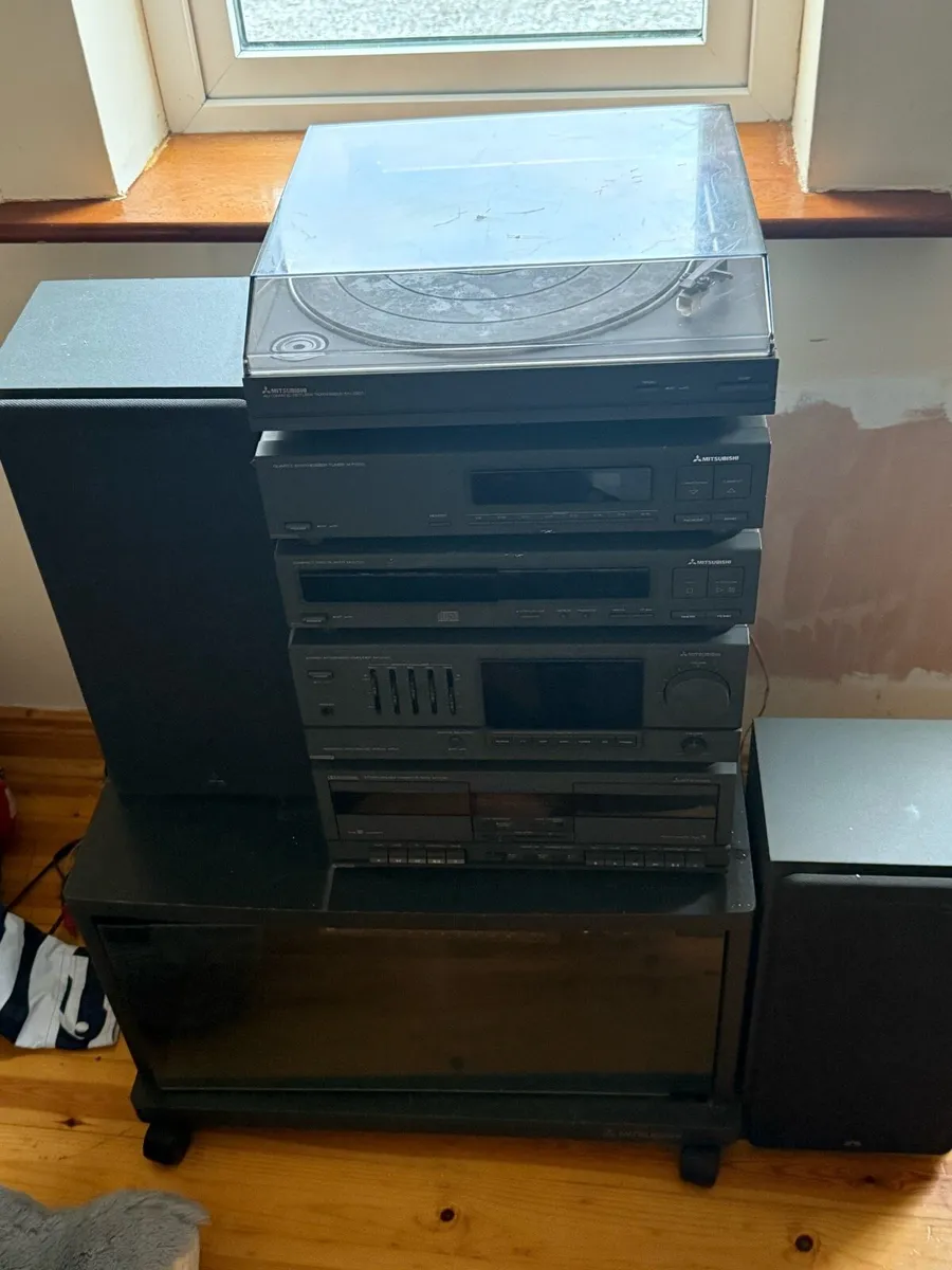 Retro  Mitzubishi Hi Fi System - Image 1