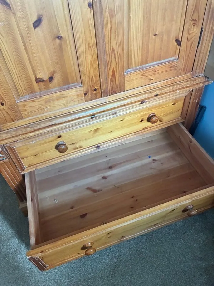 Solid pine wardrobe with 2 large drawers - Image 3
