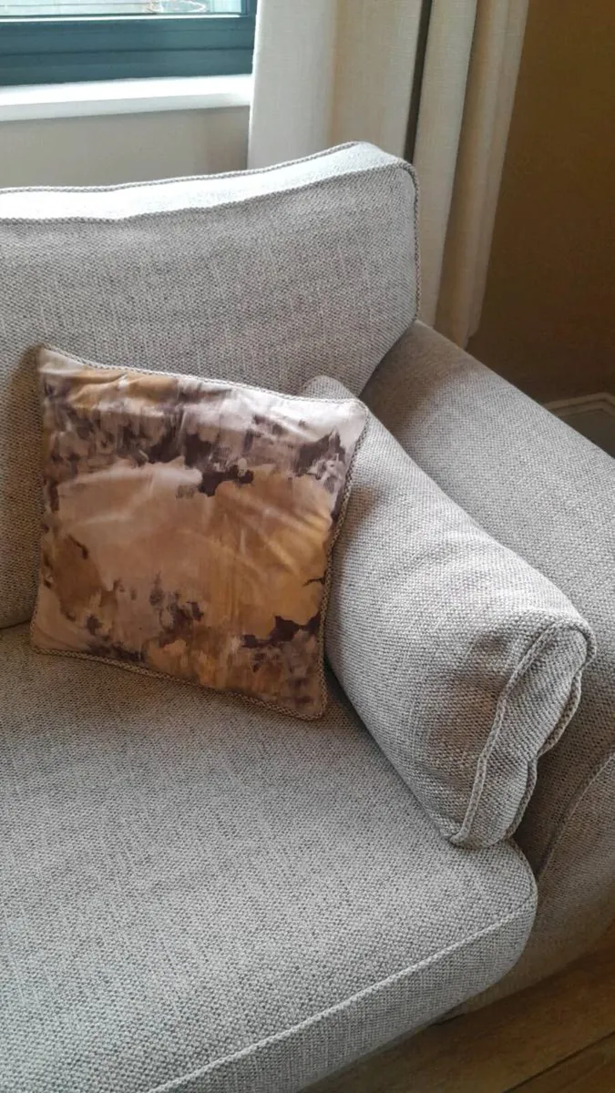 Three seater couch - Image 1