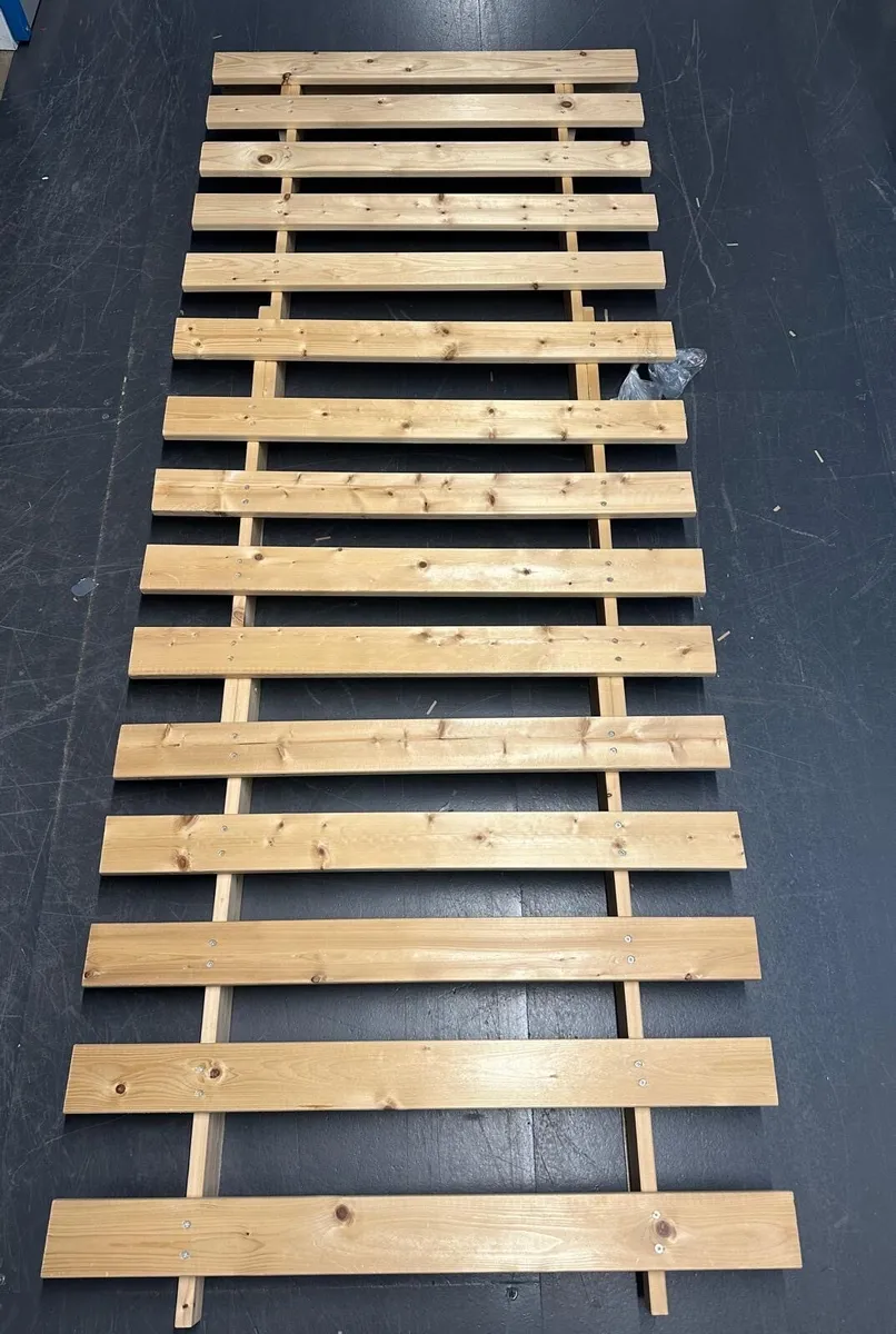 Wooden futon frame - Image 1