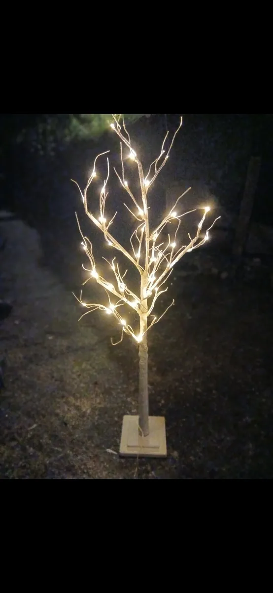 2x Faux Trees with integrated lights. - Image 1