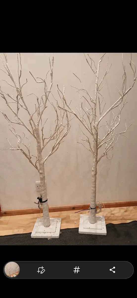 2x Faux Trees with integrated lights. - Image 4