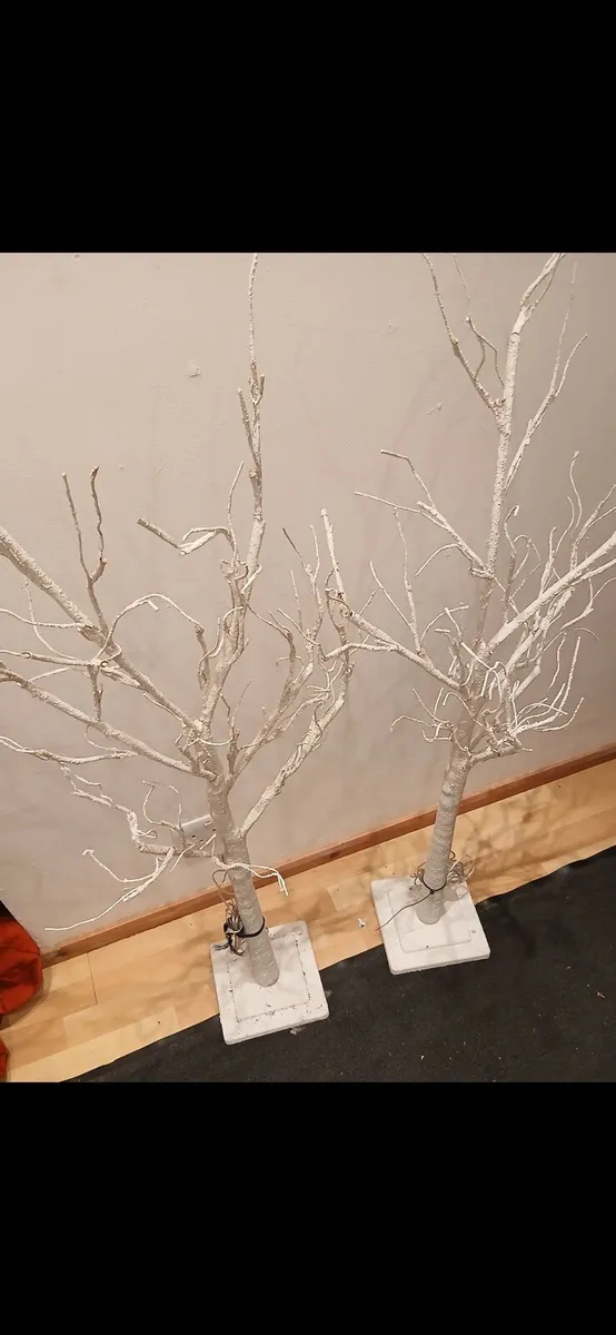2x Faux Trees with integrated lights. - Image 3