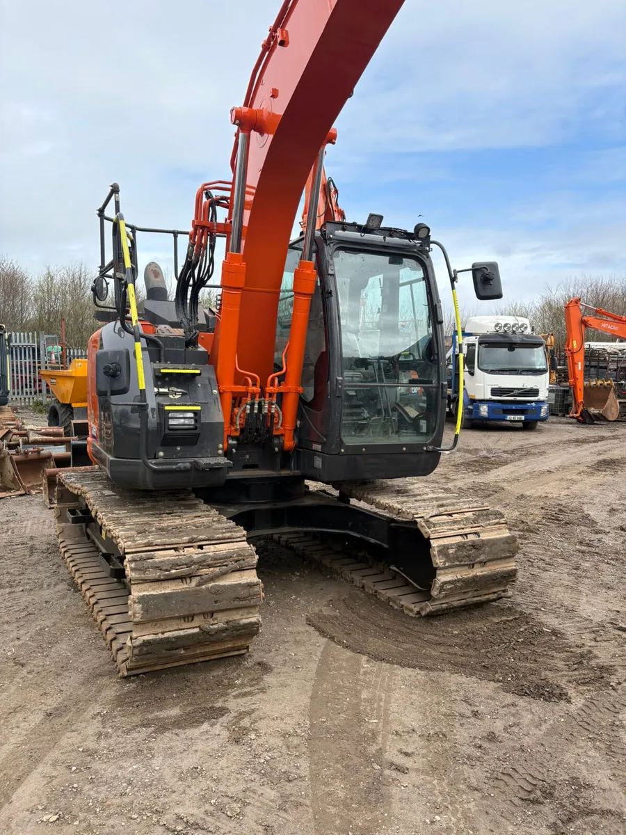 Hitachi  Zaxis 135 - Image 3