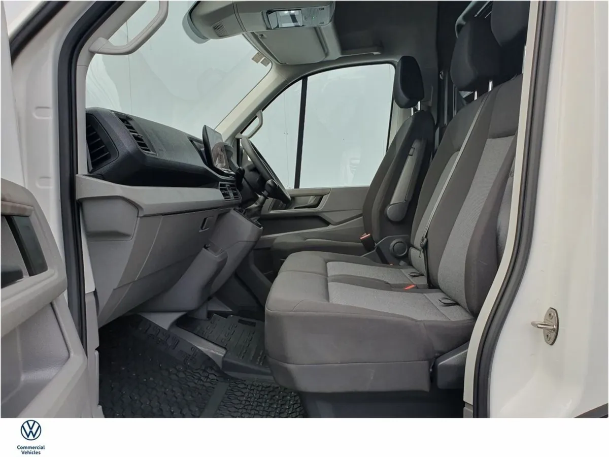 Volkswagen Crafter CRAFTER T 35 MWB 140BHP  M6F 5D - Image 4