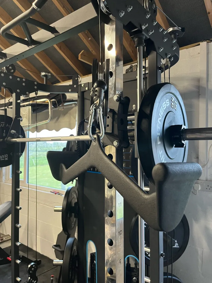Lat pulldown bar - Image 1