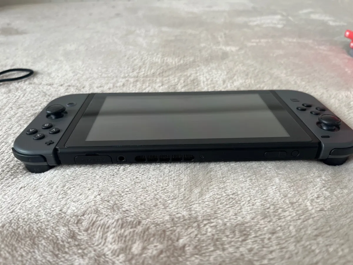Nintendo Switch Full set + games optional - Image 4