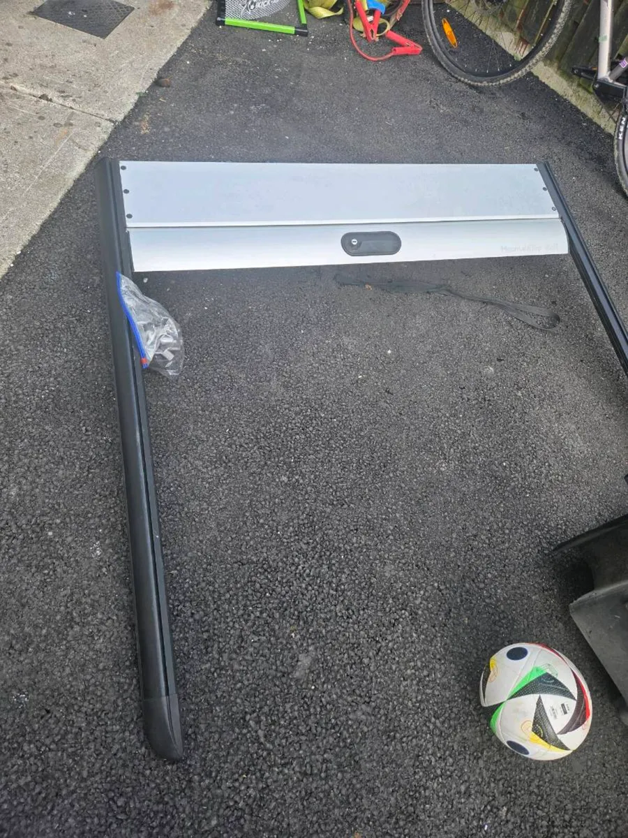 212 FORD RANGER ROLLER COVER AND BED LINER - Image 1